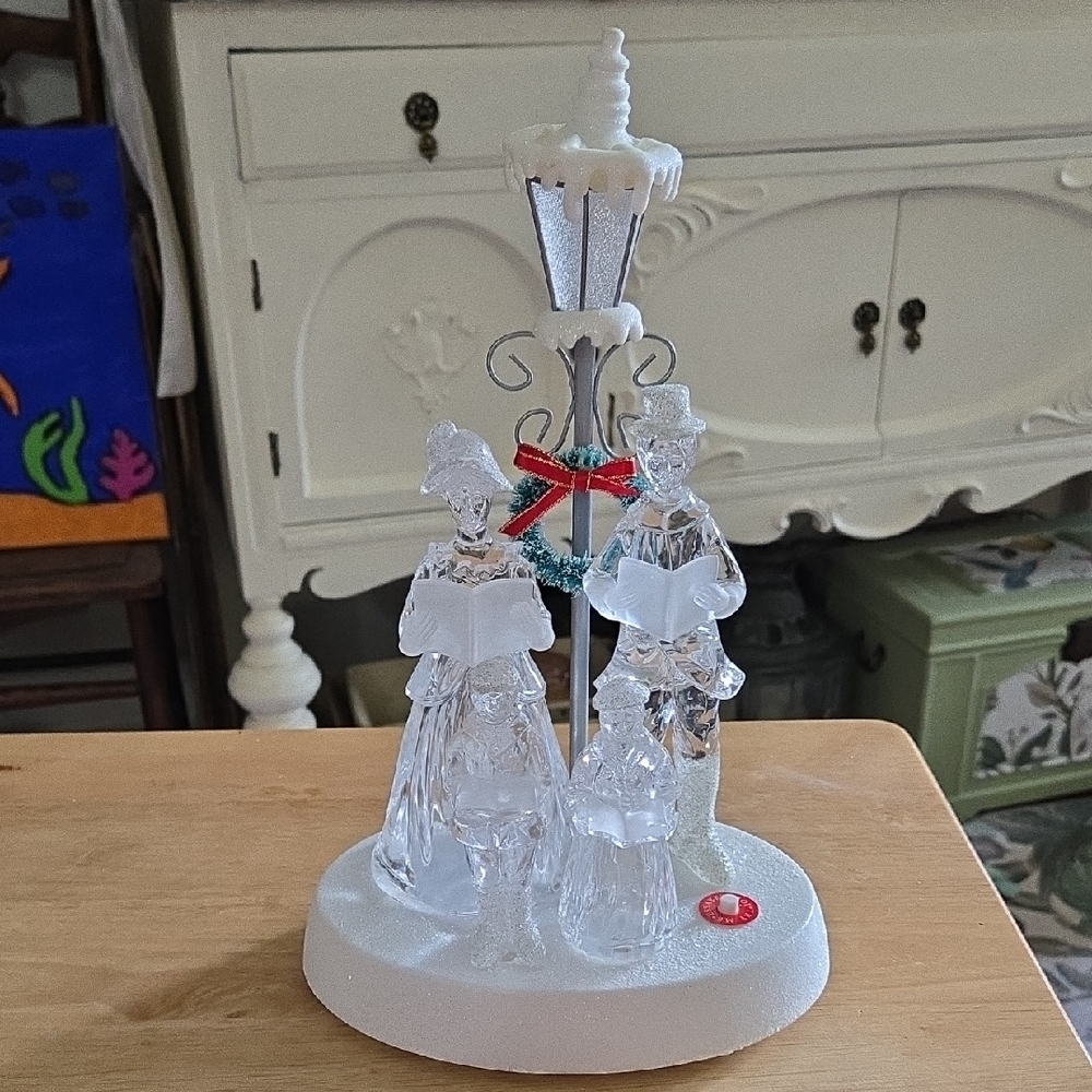 Winter Wonder Lane Light Up Singing Caroling Figure